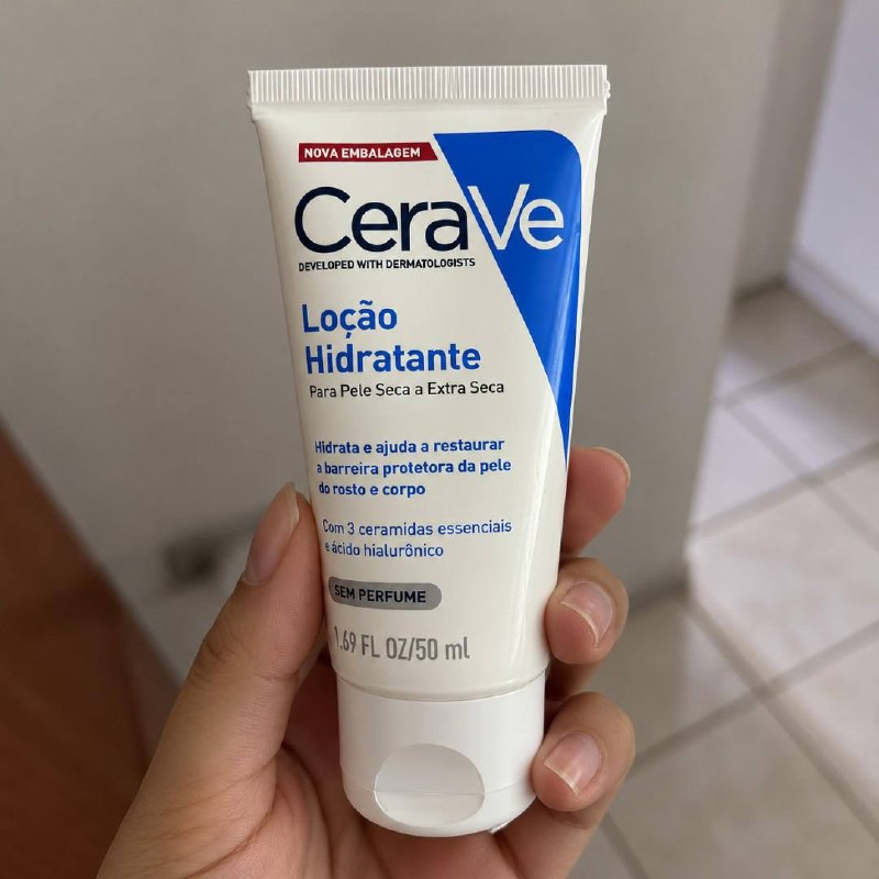 Loção Hidratante Corporal 3 Ceramidas Hidratação 120h CeraVe 50ml