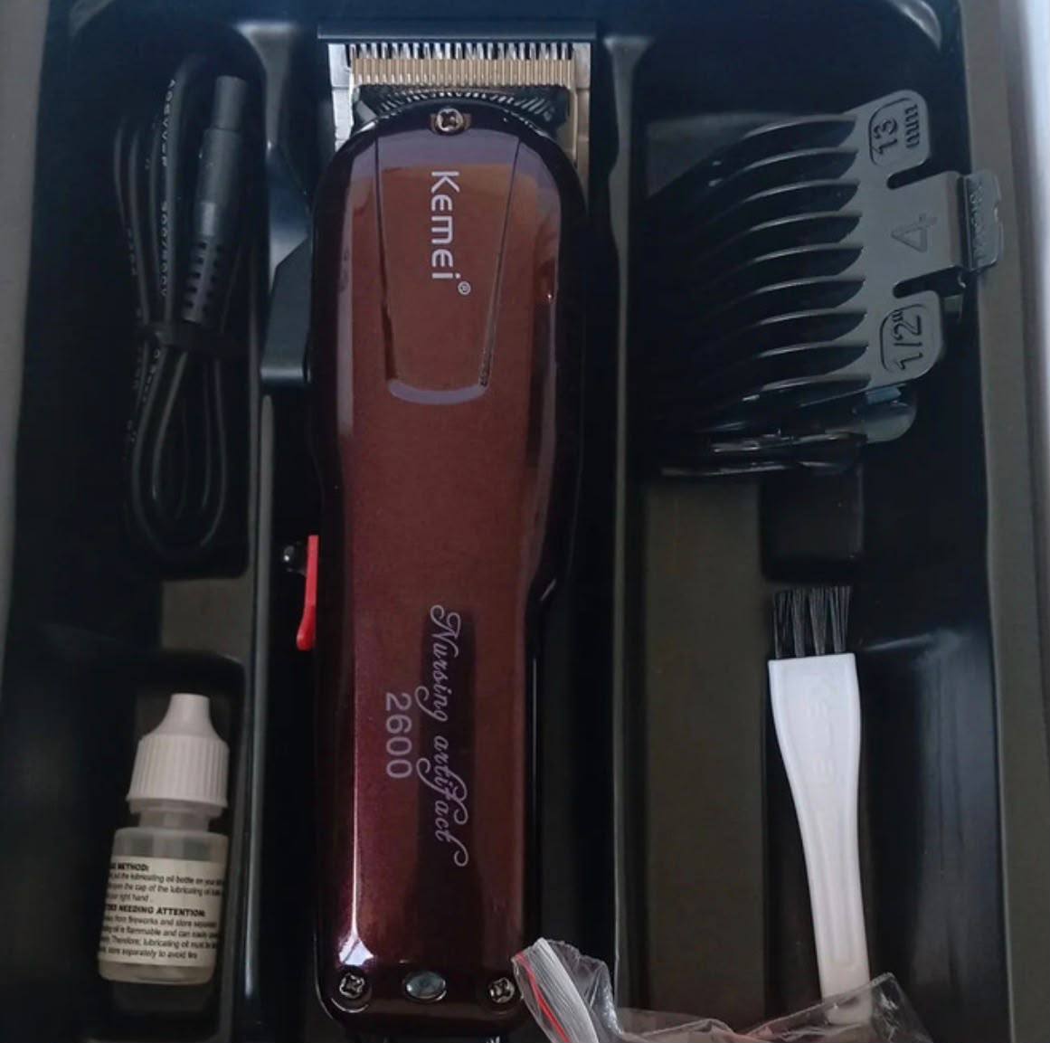 Maquina De Cortar Cabelo  Profissional Kemei  Km-2600 Bivolt Bordô 127/220v